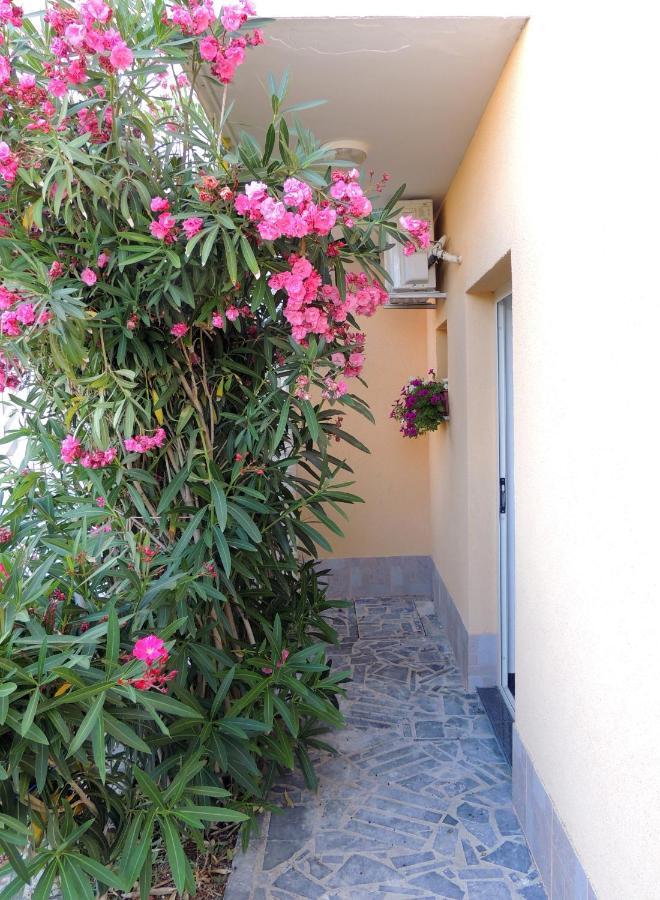 Apartman Husic Pag Town Zewnętrze zdjęcie
